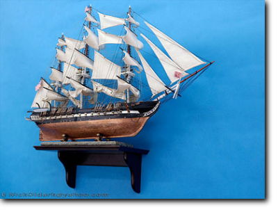 Model lodi na poličce