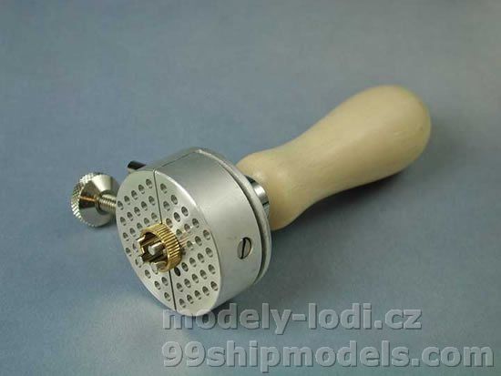 Modelářský držák drobných dílů Jotika - (modely-lodi.cz) Modelářský držák drobných dílů Jotika - (modely-lodi.cz)